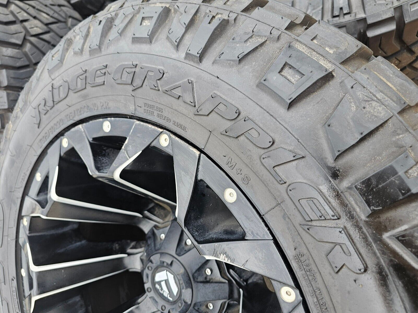 20x12 Fuel D546 Assault Chevy Silverado Ford F-150 RAM wheels rims 6x139 6x135