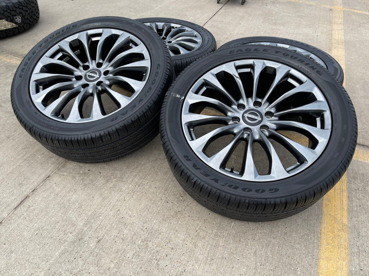22" Infiniti QX80 QX56 Nissan Titan OEM wheels rims 62799 73770