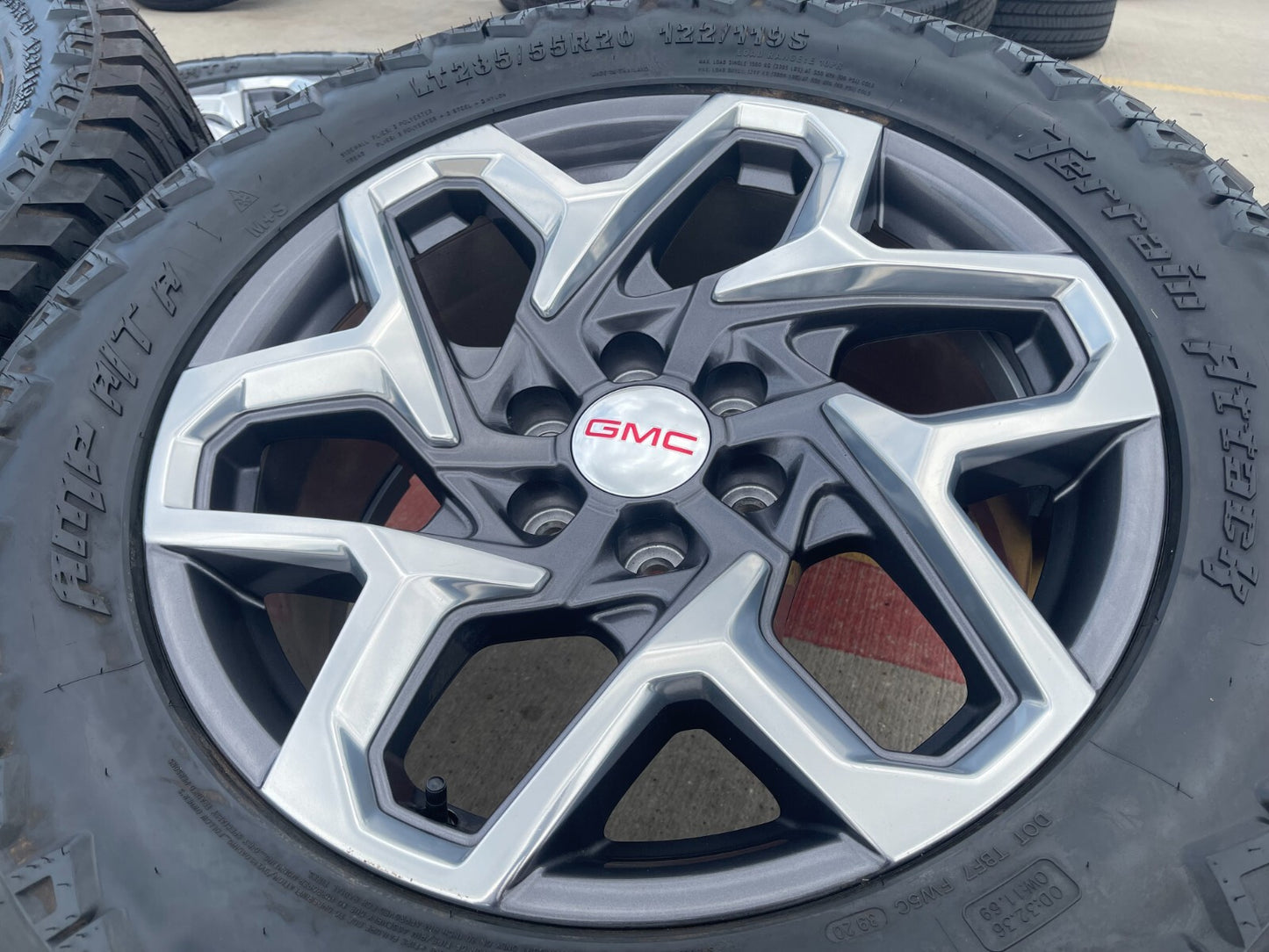 20" GMC Sierra Yukon AT4 Tahoe Silverado 95369 OEM wheels rims tires 33"
