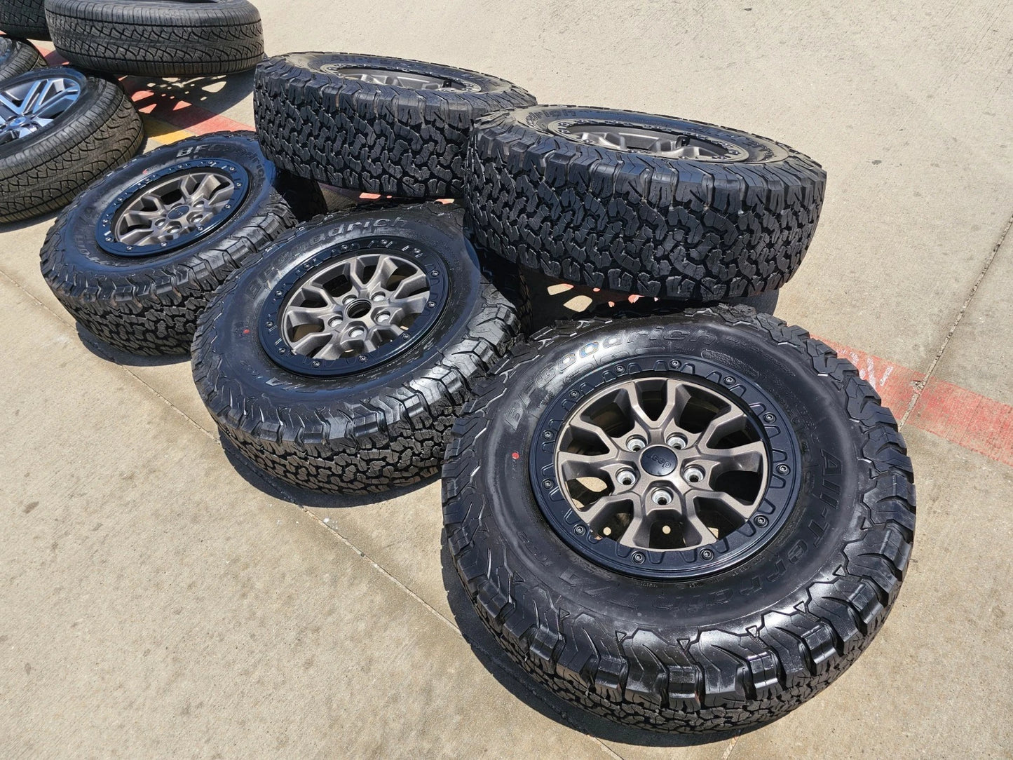 17" Jeep Wrangler 392 Gladiator Rubicon OEM 9304 95240 BEADLOCK wheels rims NEW