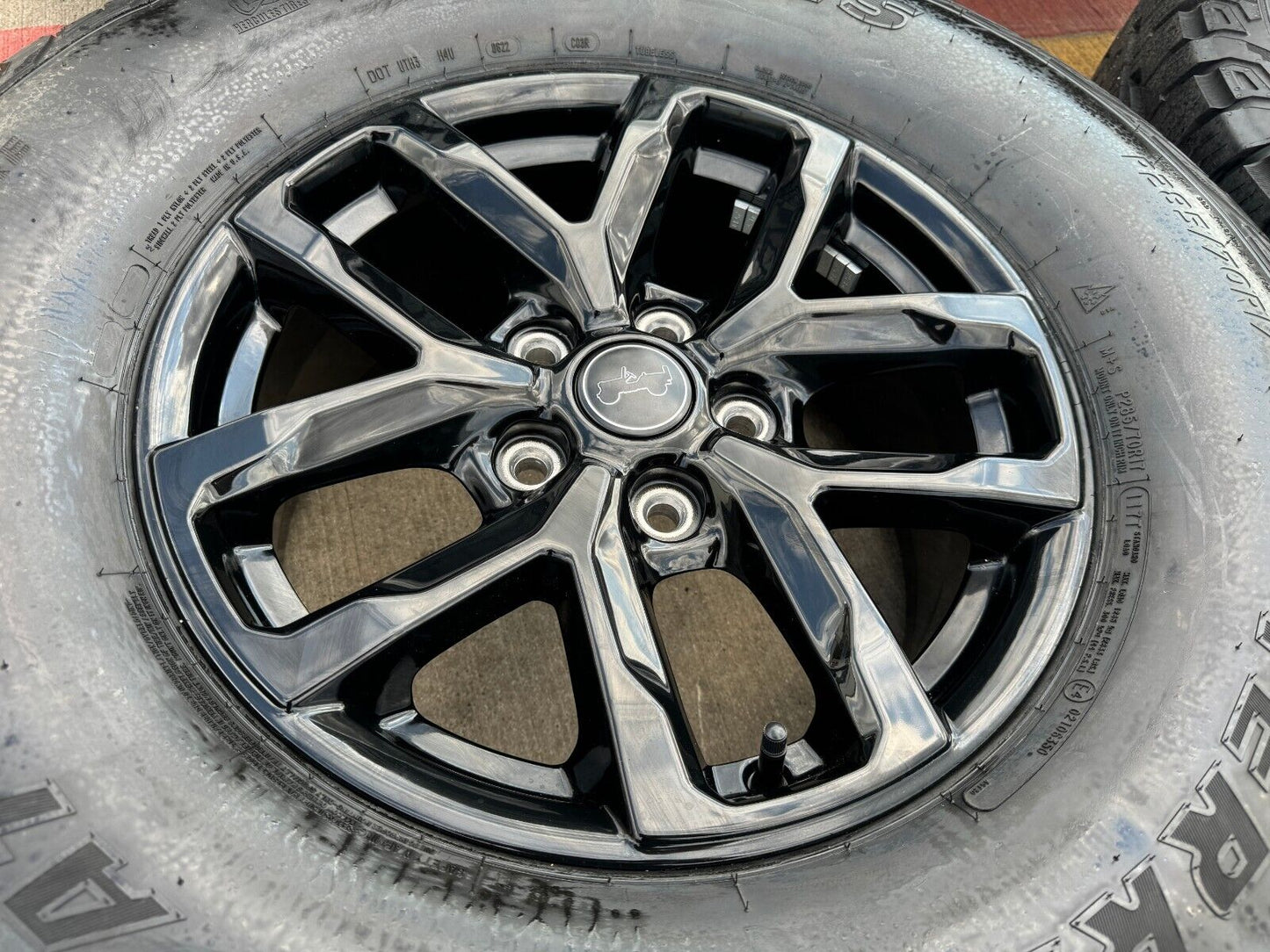 17" Jeep Wrangler Rubicon Sport OEM wheels rims 9301 95329 Gladiator 2023 2024