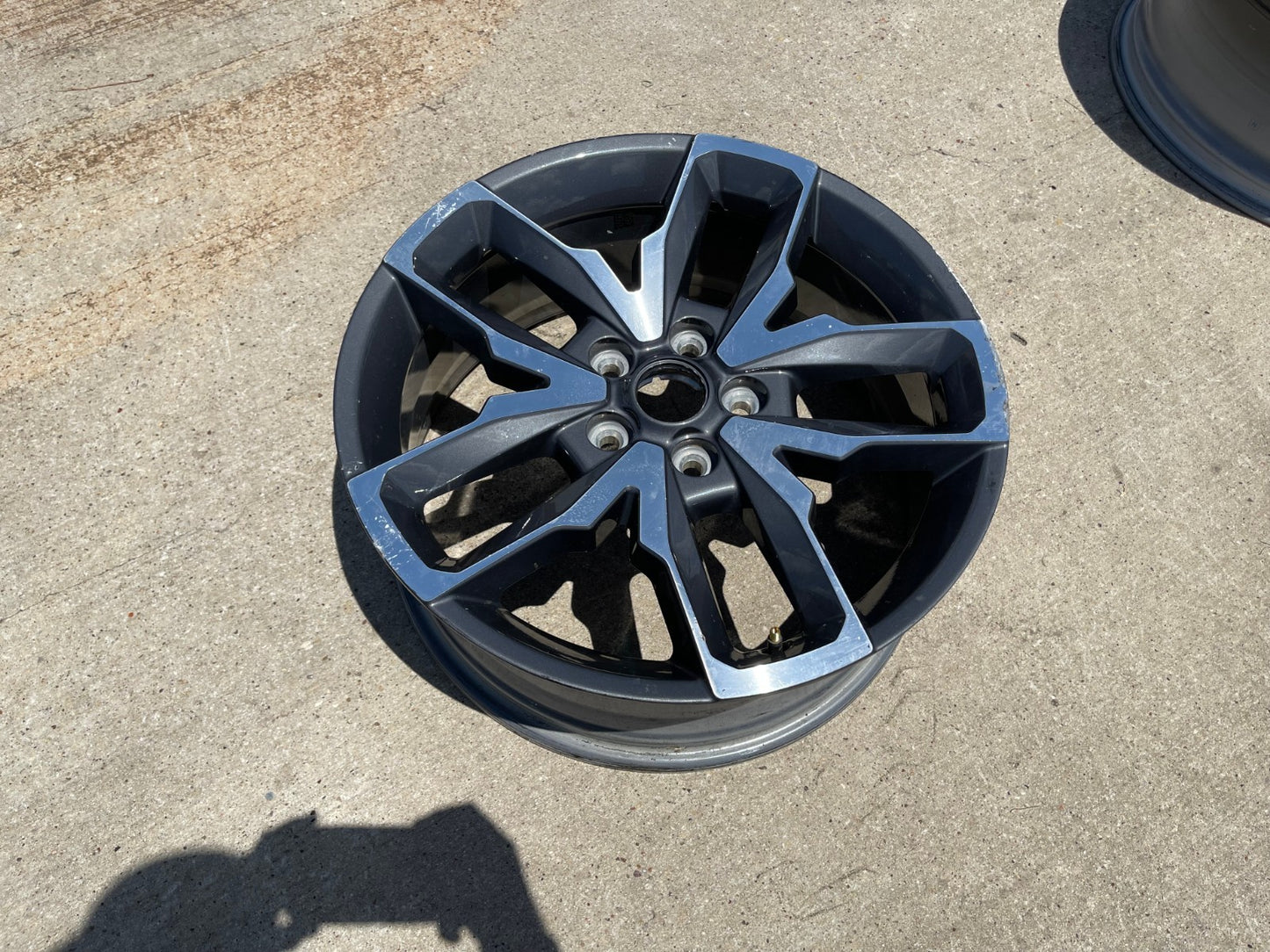 (1) 20" Jeep Wrangler Rubicon 4XE OEM 04755613AA wheel rim Gladiator 2024 2025