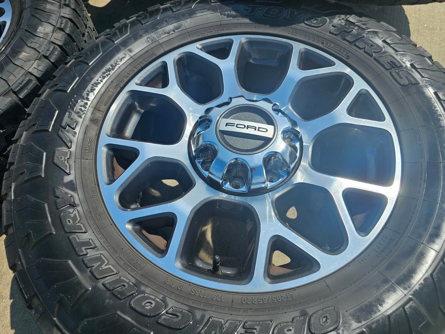 20" Ford F-250 F-350 OEM Lariat wheels rims 10292 tires TOYO 35"