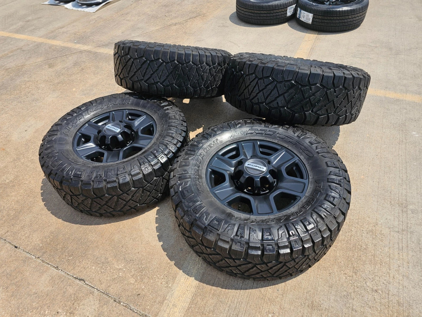 18" Ford F-250 F-350 TREMOR FX-4 OEM black wheels 10298 tires 35"