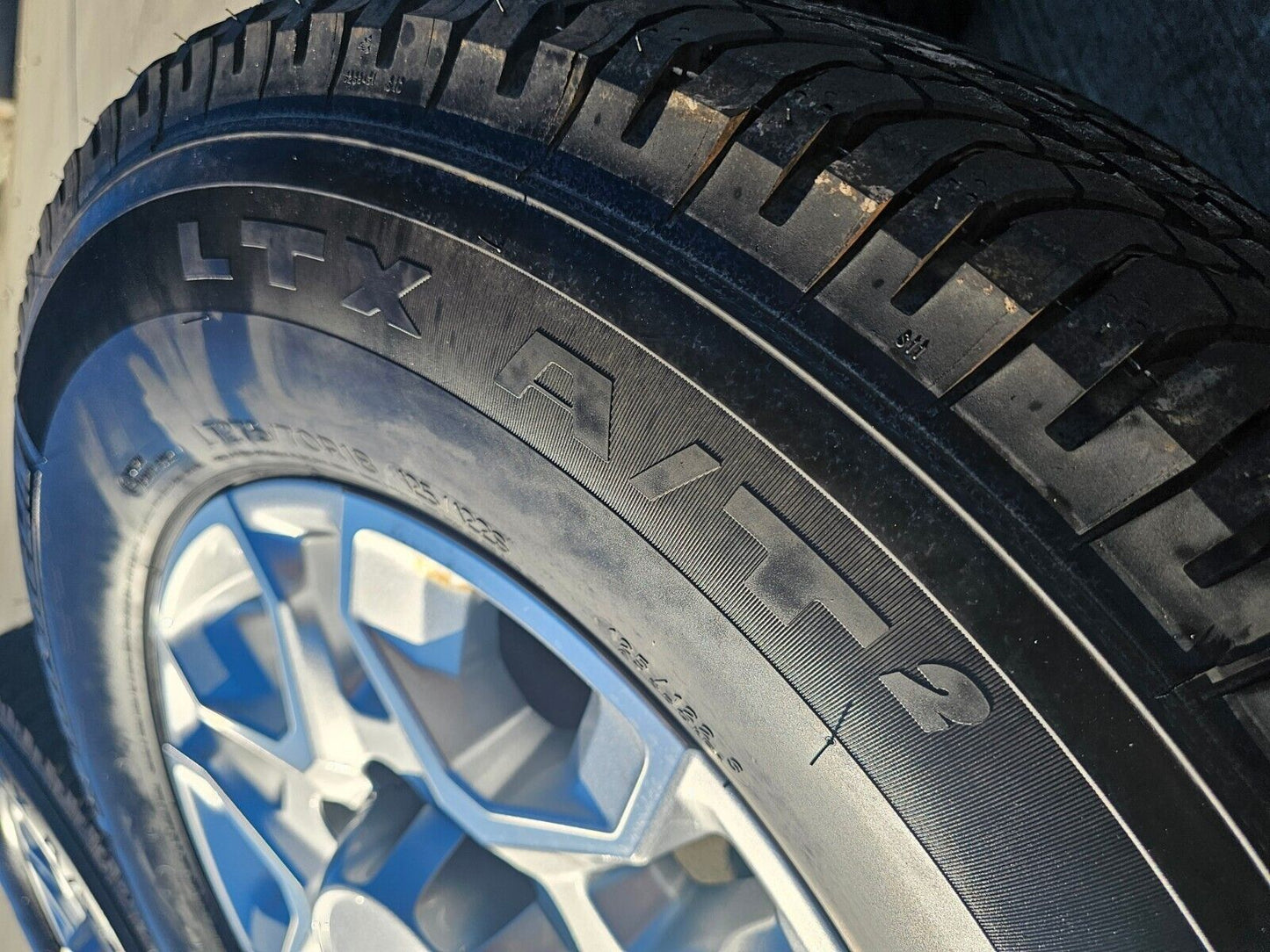 18" Chevy Silverado 2500 3500 OEM 5959 wheels rims MICHELIN 2023 2024 2025 NEW