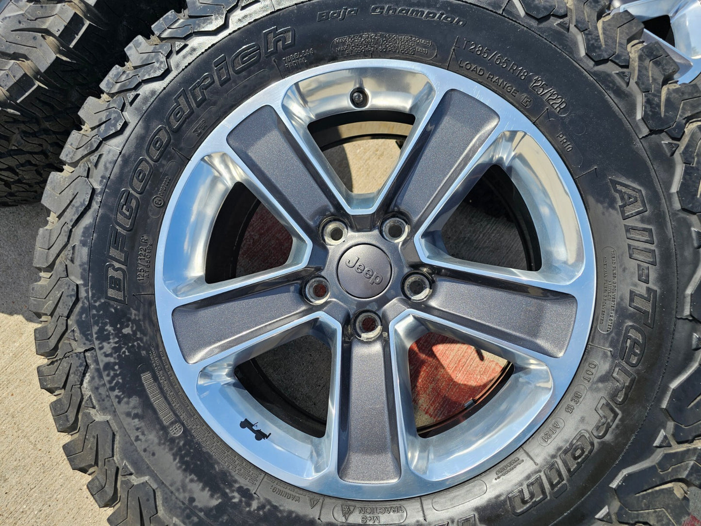 18" Jeep Wrangler Sahara Rubicon OEM 9221 9255 wheels rims BFG 33"