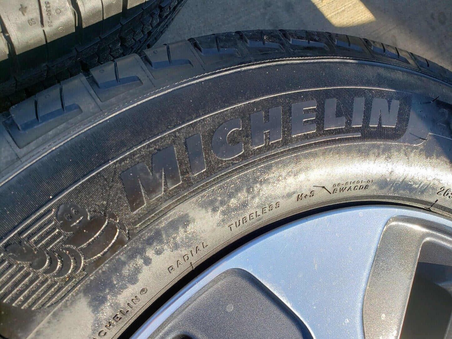 18" Jeep Grand Cherokee L OEM wheels rims 9308 Durango tires MICHELIN
