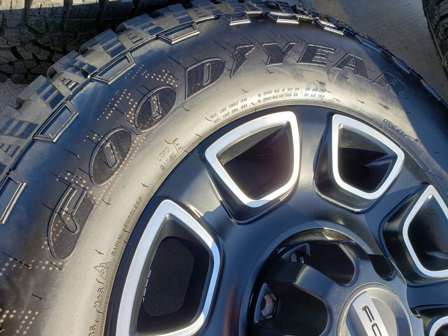 20" Ford F-250 F-350 OEM Lariat Platinum wheels rims 10486 A/T tires 2023 2024
