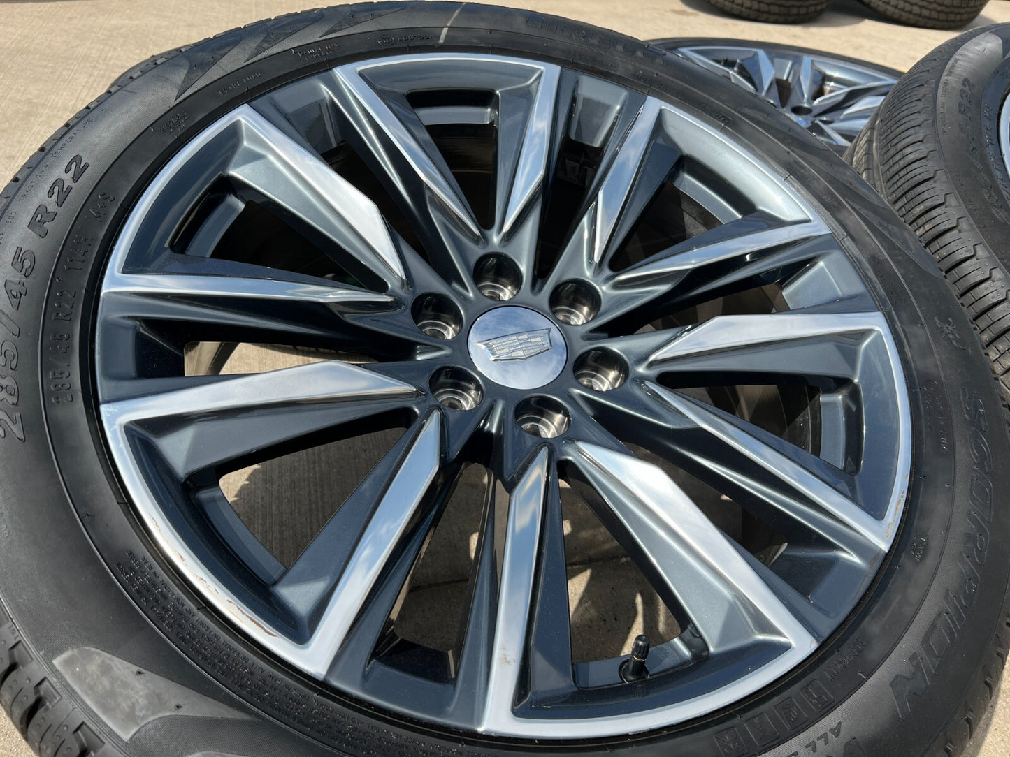22" Cadillac OEM wheels rims GMC Sierra Escalade 95028 tires PIRELLI NEW