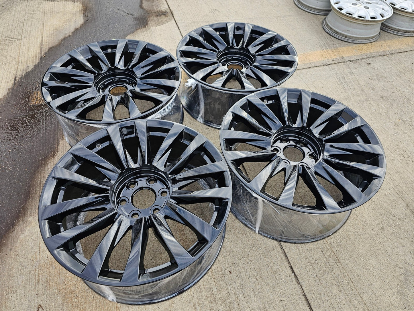 22" Cadillac Escalade OEM Black wheels rims 4873 95026 Tahoe Silverado 2024 2025