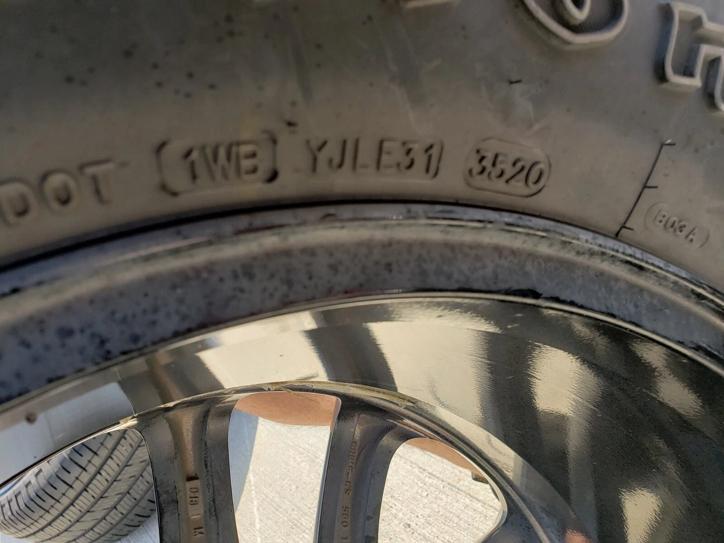 18" Jeep Grand Cherokee Dodge Durango OEM 9136 wheels rims tires