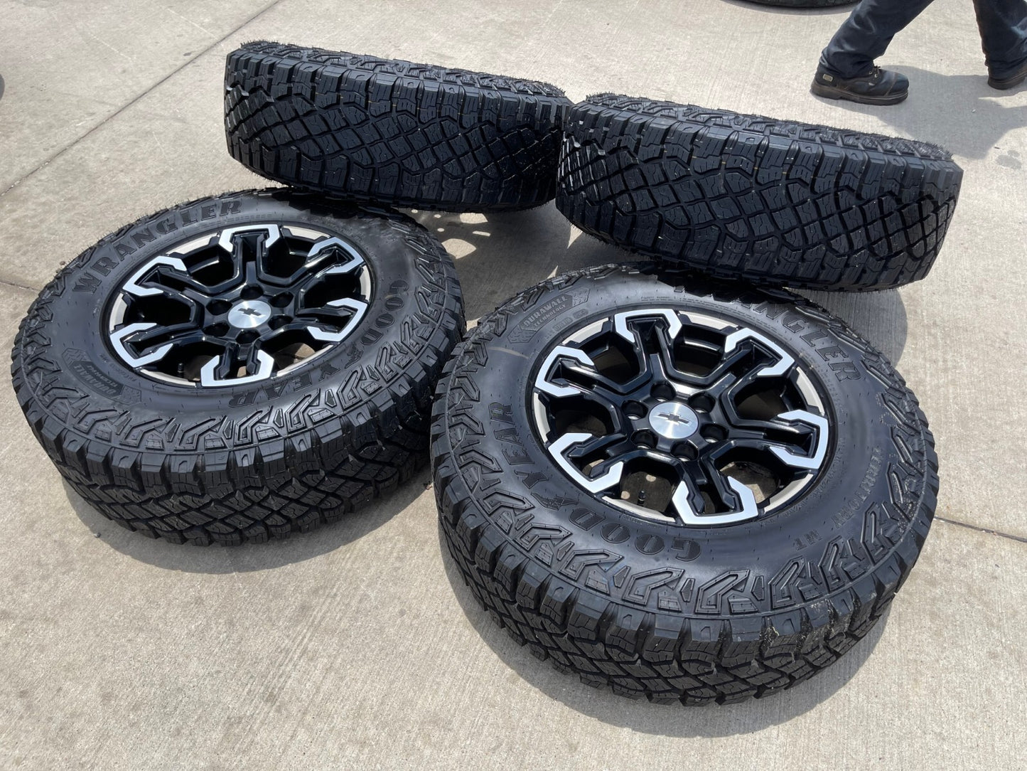 18" Chevy Silverado ZR2 Tahoe GMC Sierra OEM 95415 wheels rims 2025 2026 NEW