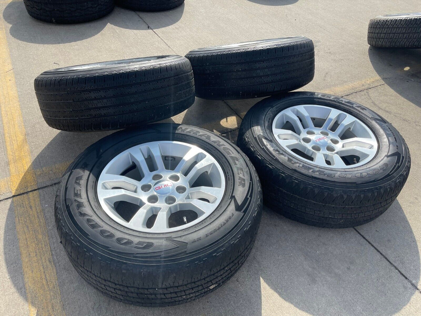 18" Chevy Tahoe Suburban Z71 OEM 5646 wheels rims tires Silverado 1500