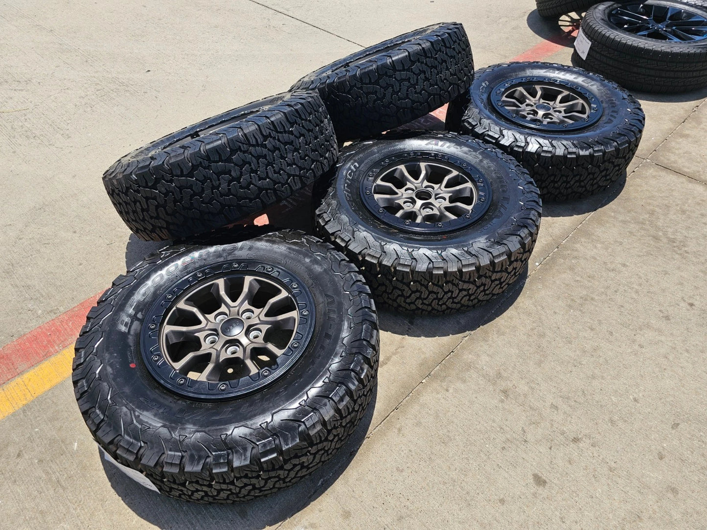 17" Jeep Wrangler 392 Gladiator Rubicon OEM 9304 95240 BEADLOCK wheels rims NEW
