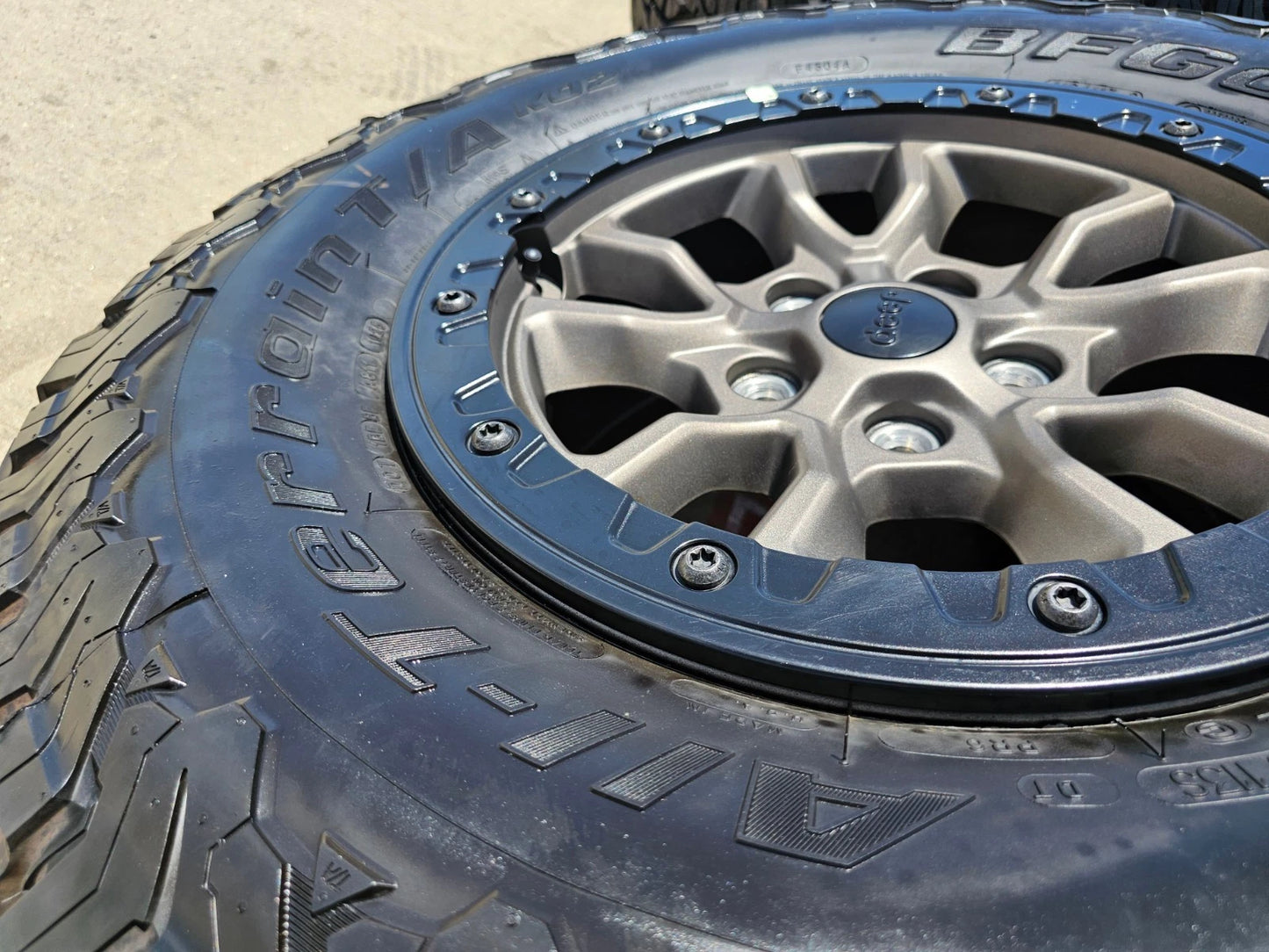 17" Jeep Wrangler 392 Gladiator Rubicon OEM 9304 95240 BEADLOCK wheels rims NEW