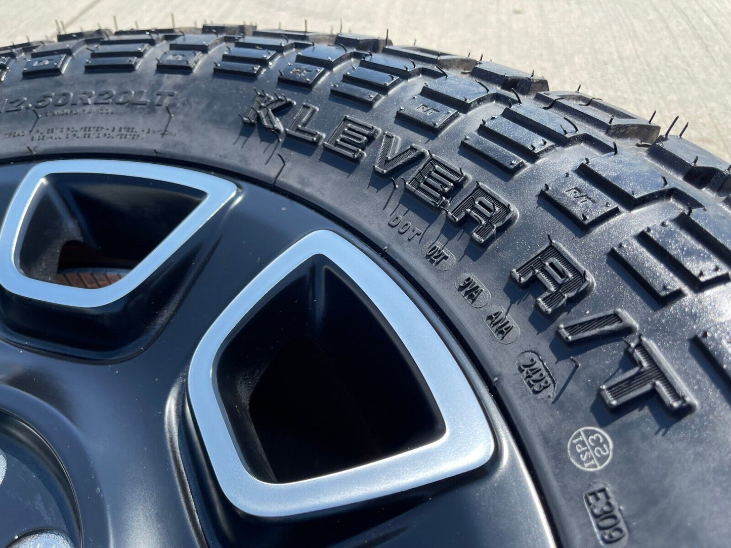 20" Ford F-250 F-350 OEM Lariat Platinum wheel rim 10486 2024 2025 NEW 35"