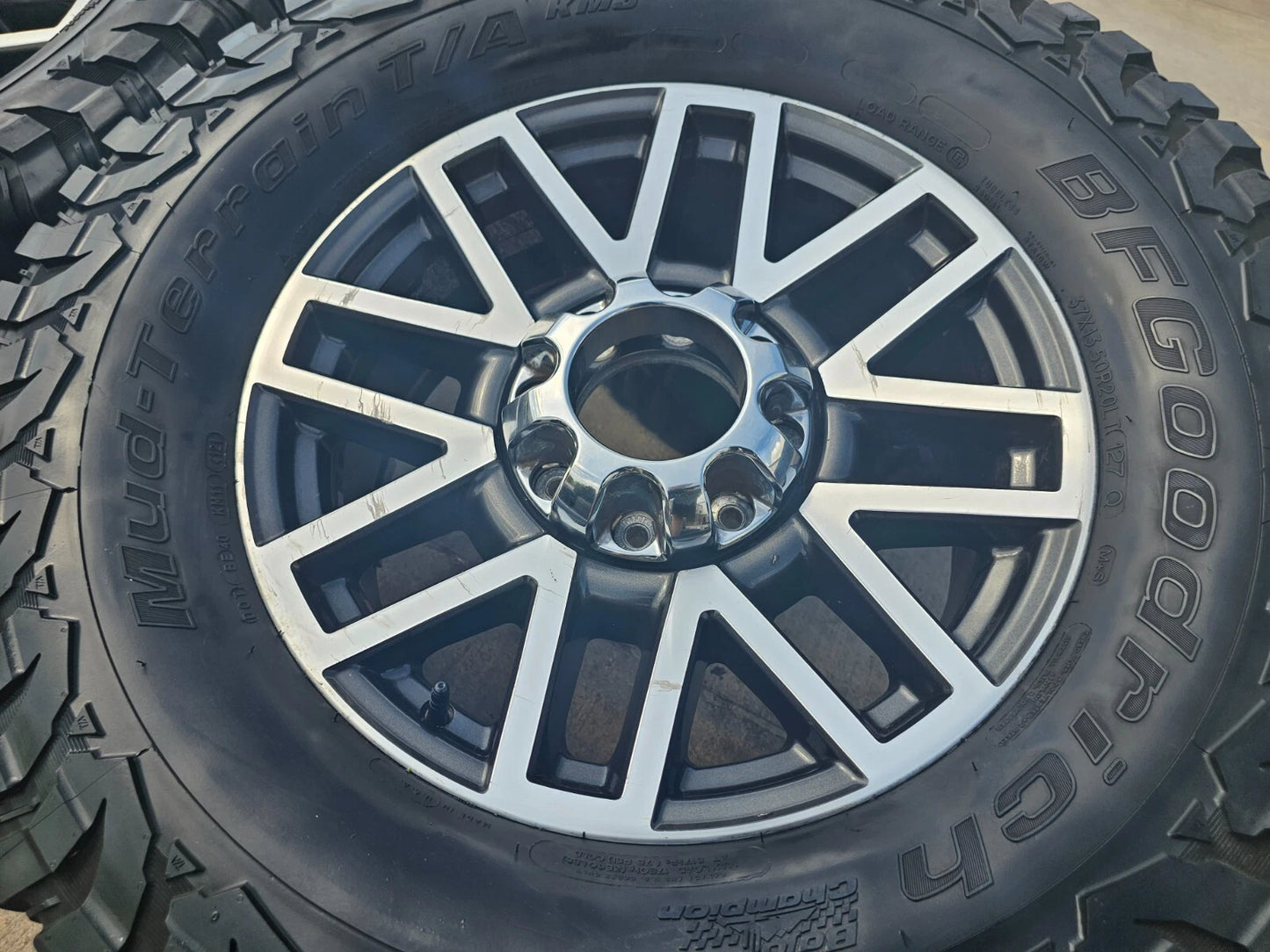 20" Ford F-250 F-350 OEM 10104 LARIAT rims wheels BFG KM2 37"