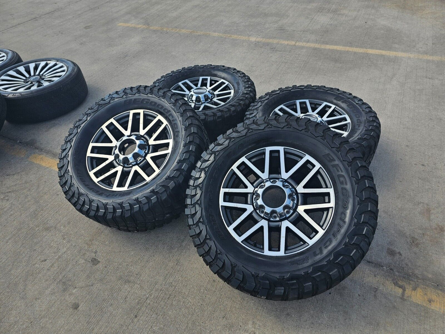 20" Ford F-250 F-350 OEM 10104 LARIAT rims wheels BFG KM2 37"