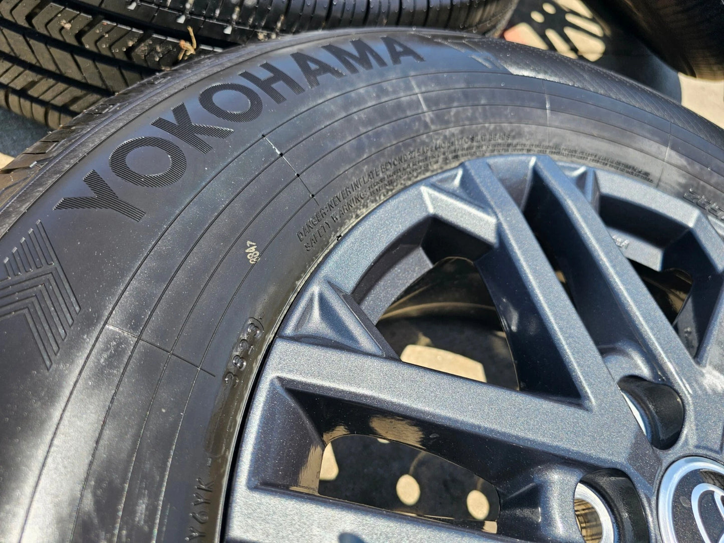 18" Toyota Tundra Sequoia OEM wheels rims GRAY 75281 LX600 2024 2025 NEW