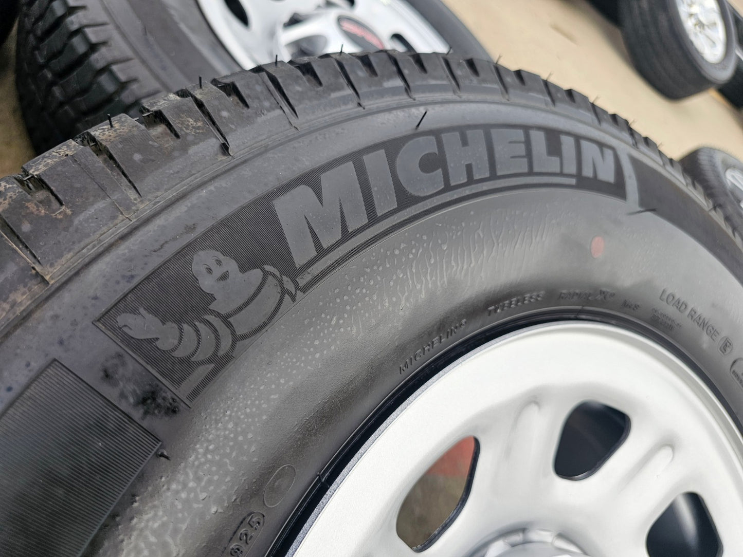 18" GMC Sierra Chevy Silverado 2500 3500 OEM 8096 wheels rims tires MICHELIN NEW