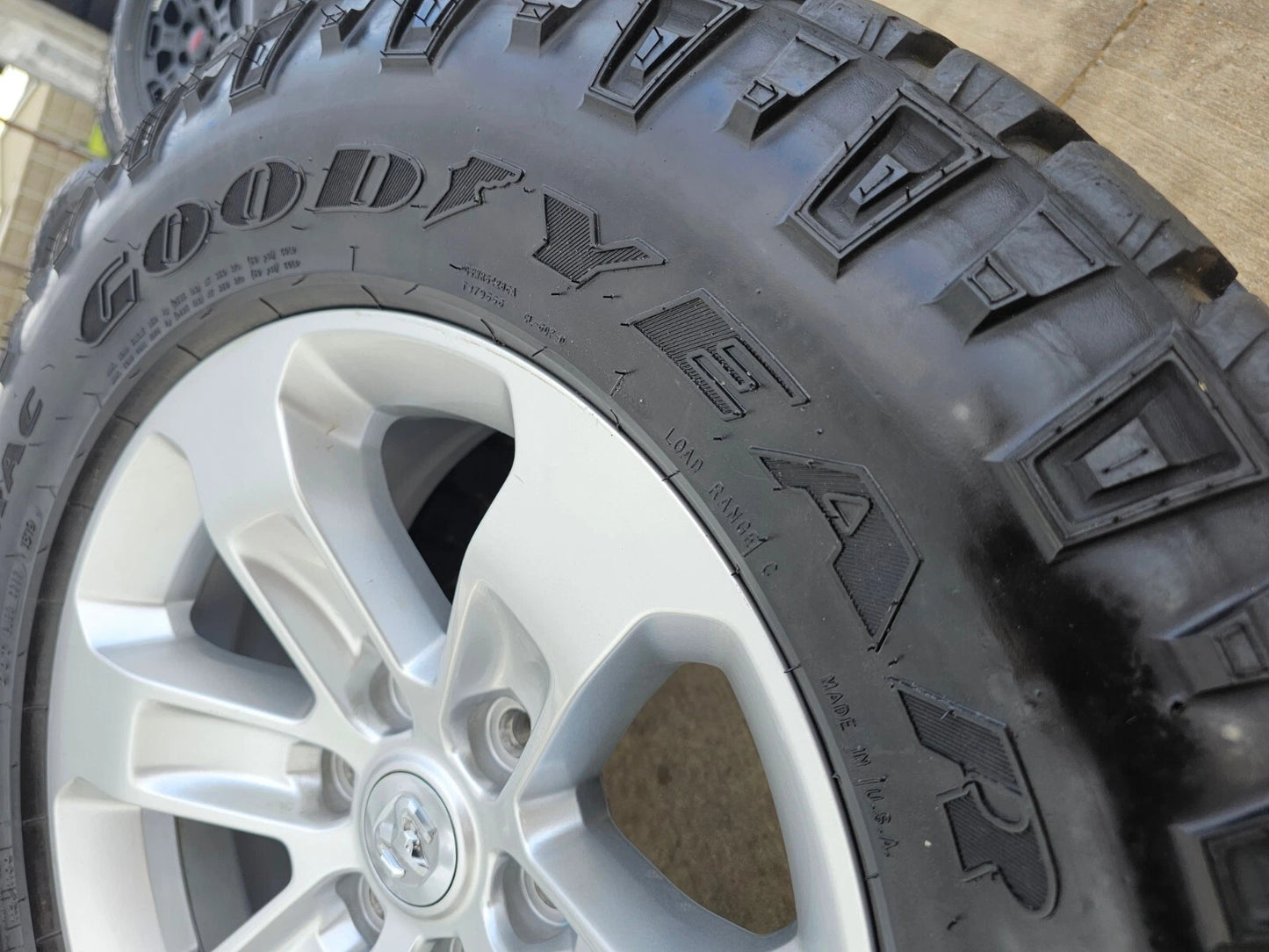 18" Dodge Ram 1500 OEM wheels rims 2672 tires DURATRAC
