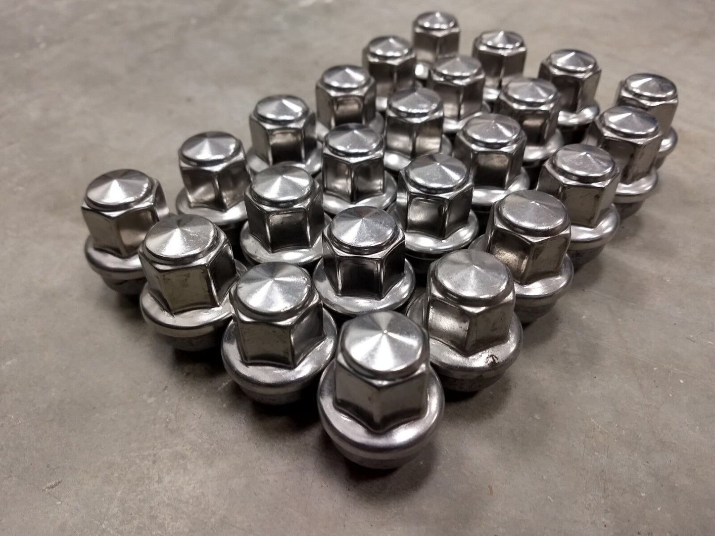 (24) OEM Ford lug nuts Polished F-150 Expedition 14x1.5 2016 2017 2018 2019 2020