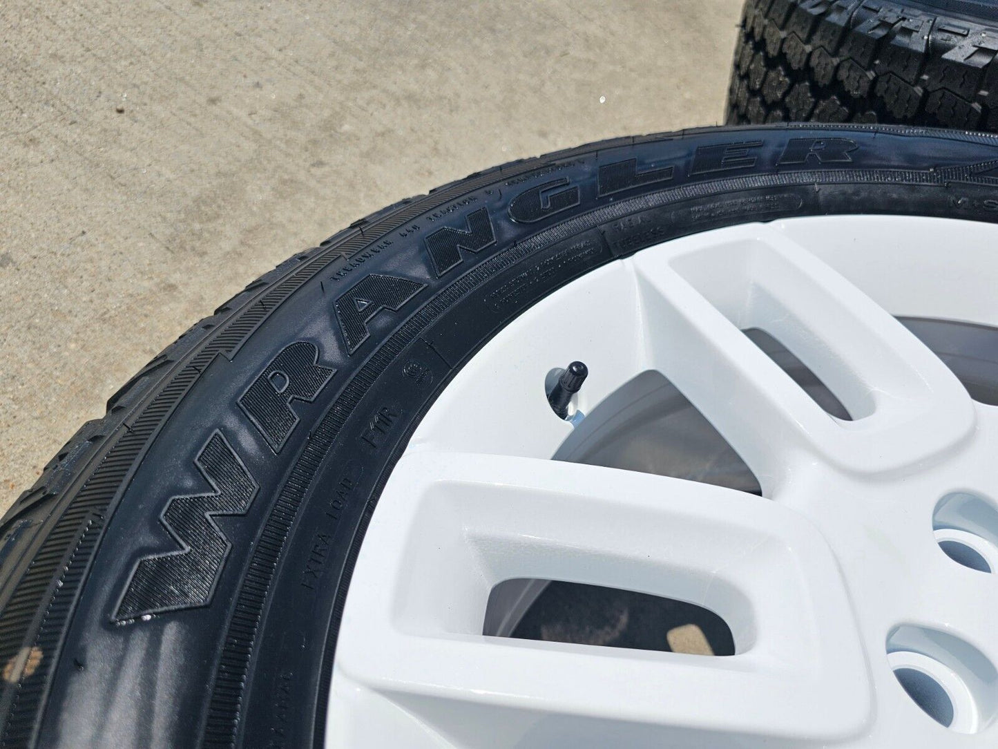19" Land Rover DEFENDER Range Rover OEM wheels rims WHITE 72350 2023 2024 NEW
