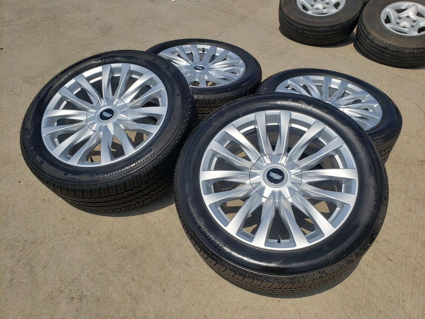 22" Cadillac Escalade Platinum OEM wheels rims 95026 tires NEW