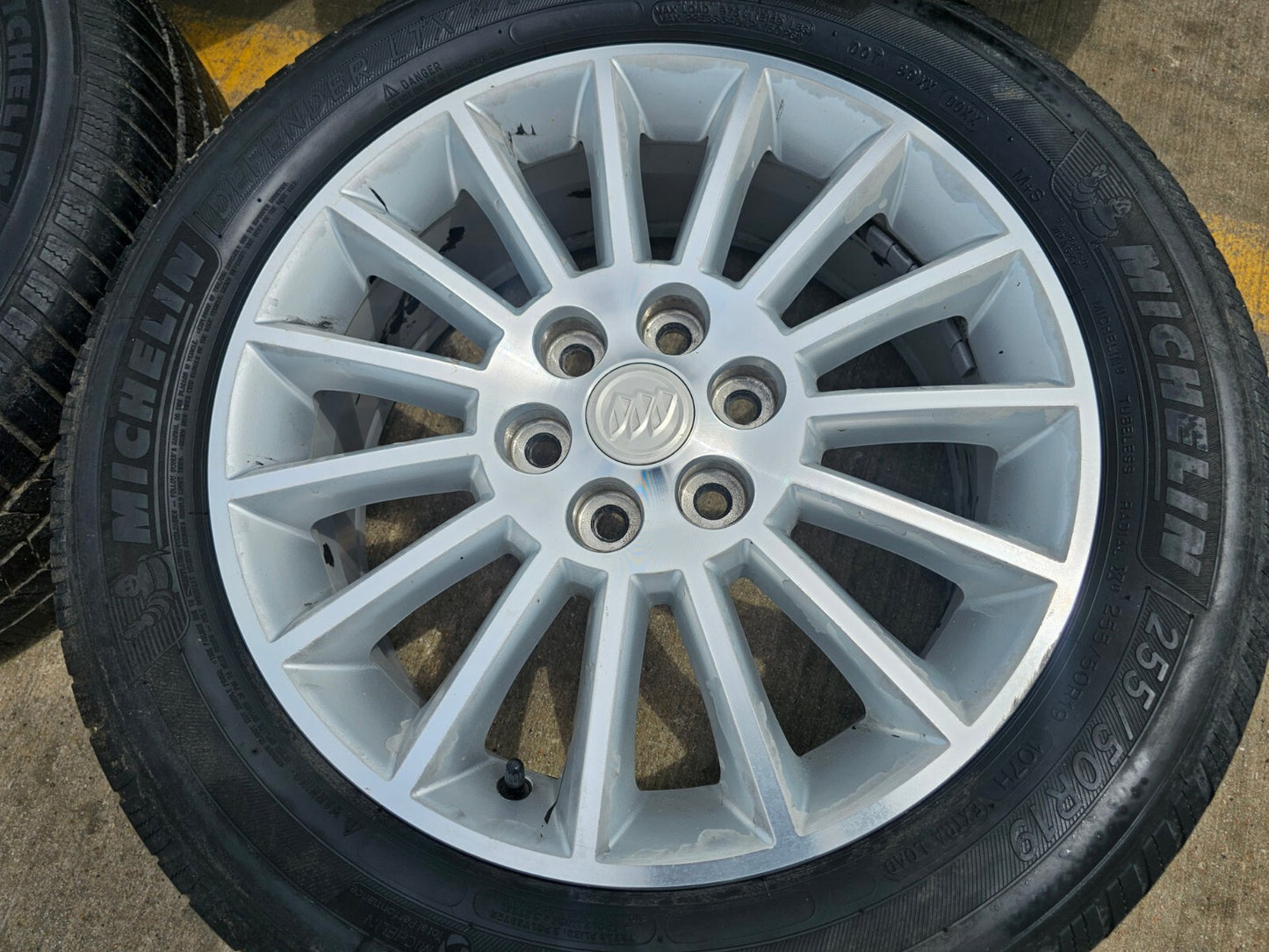 19" Buick Enclave GMC Acadia OEM 4079 wheels rims Chevy Traverse 6x132