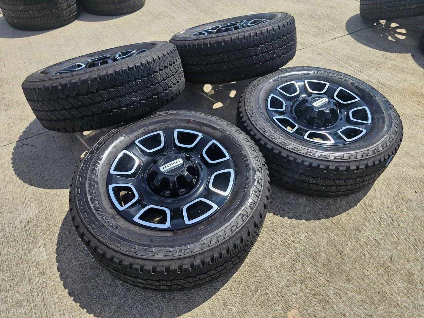 20" Ford F-250 F-350 OEM Lariat Platinum wheels rims 10486 tires 2024 2025
