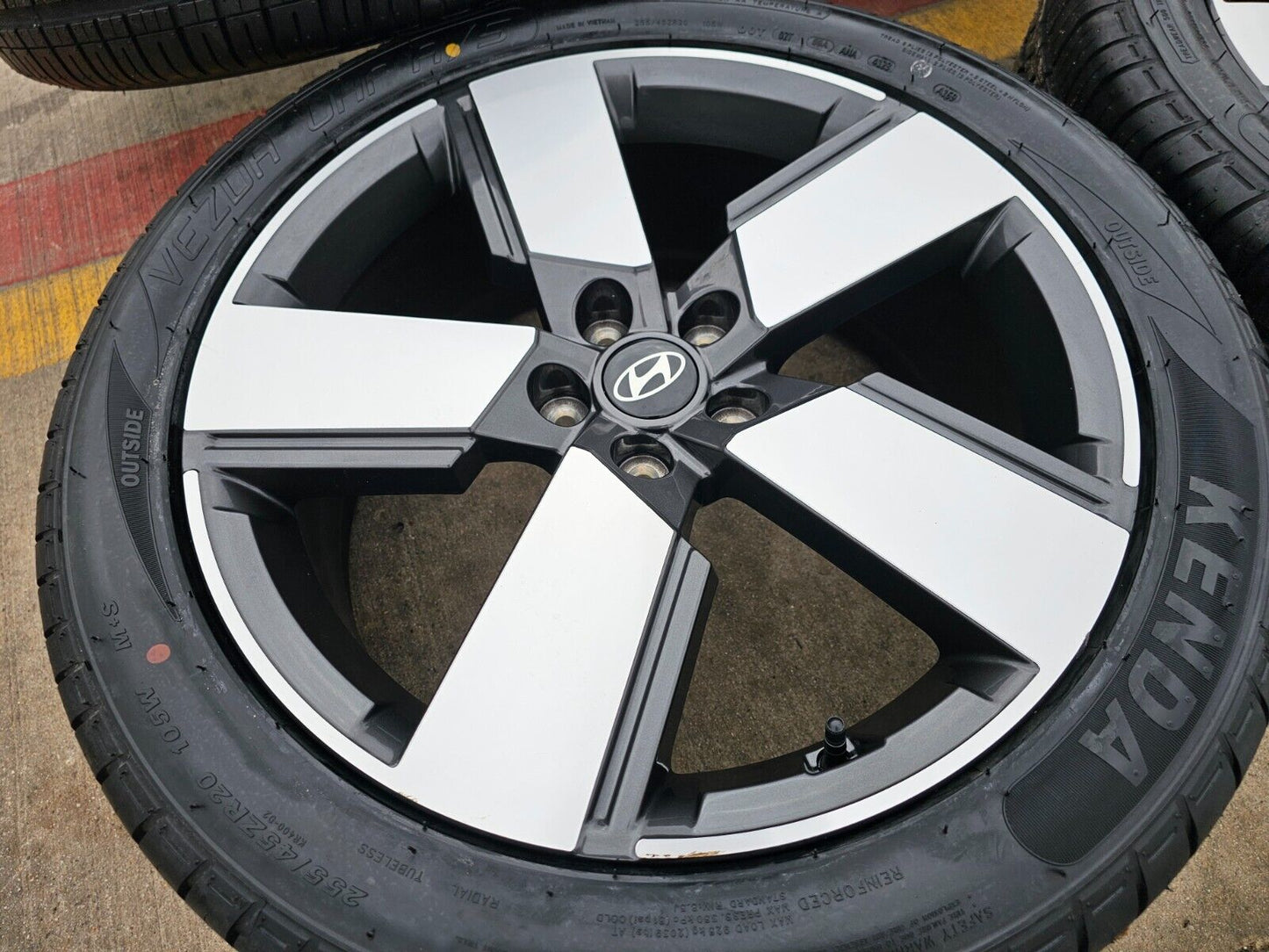 20" Hyundai Santa Fe OEM wheels rims tires 52910R6210 2018 2022 2023 2024 2025