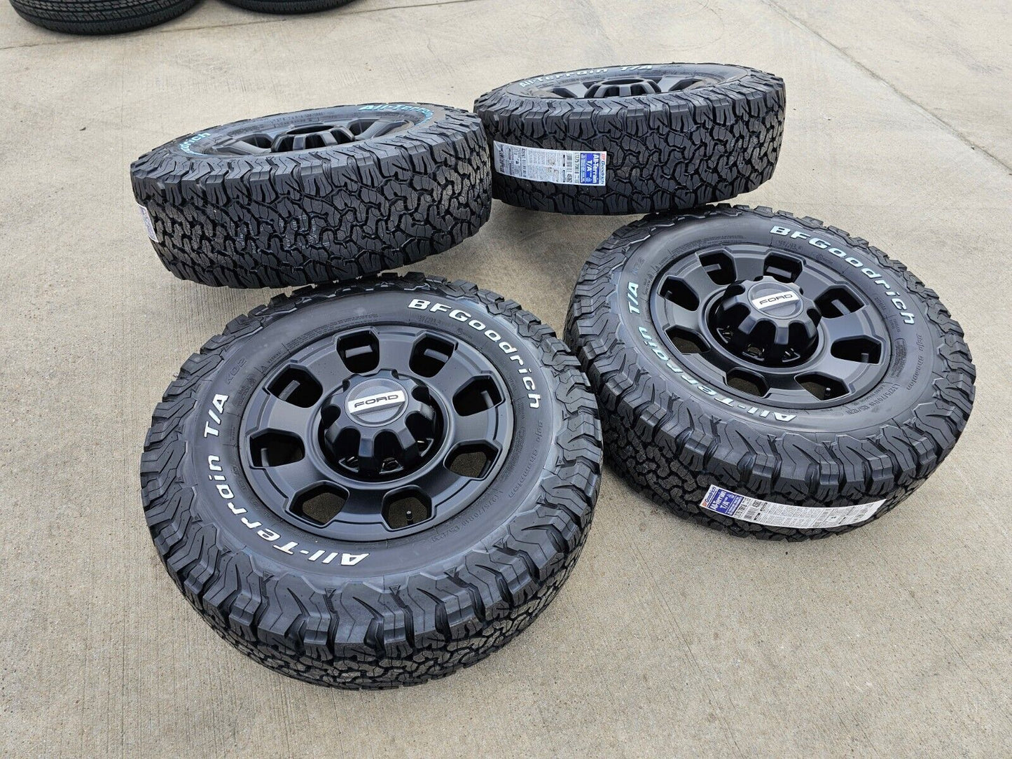 18" Ford F-250 F-350 OEM TREMOR rims wheels 10482 BFG 33" tires 2024 2025 NEW