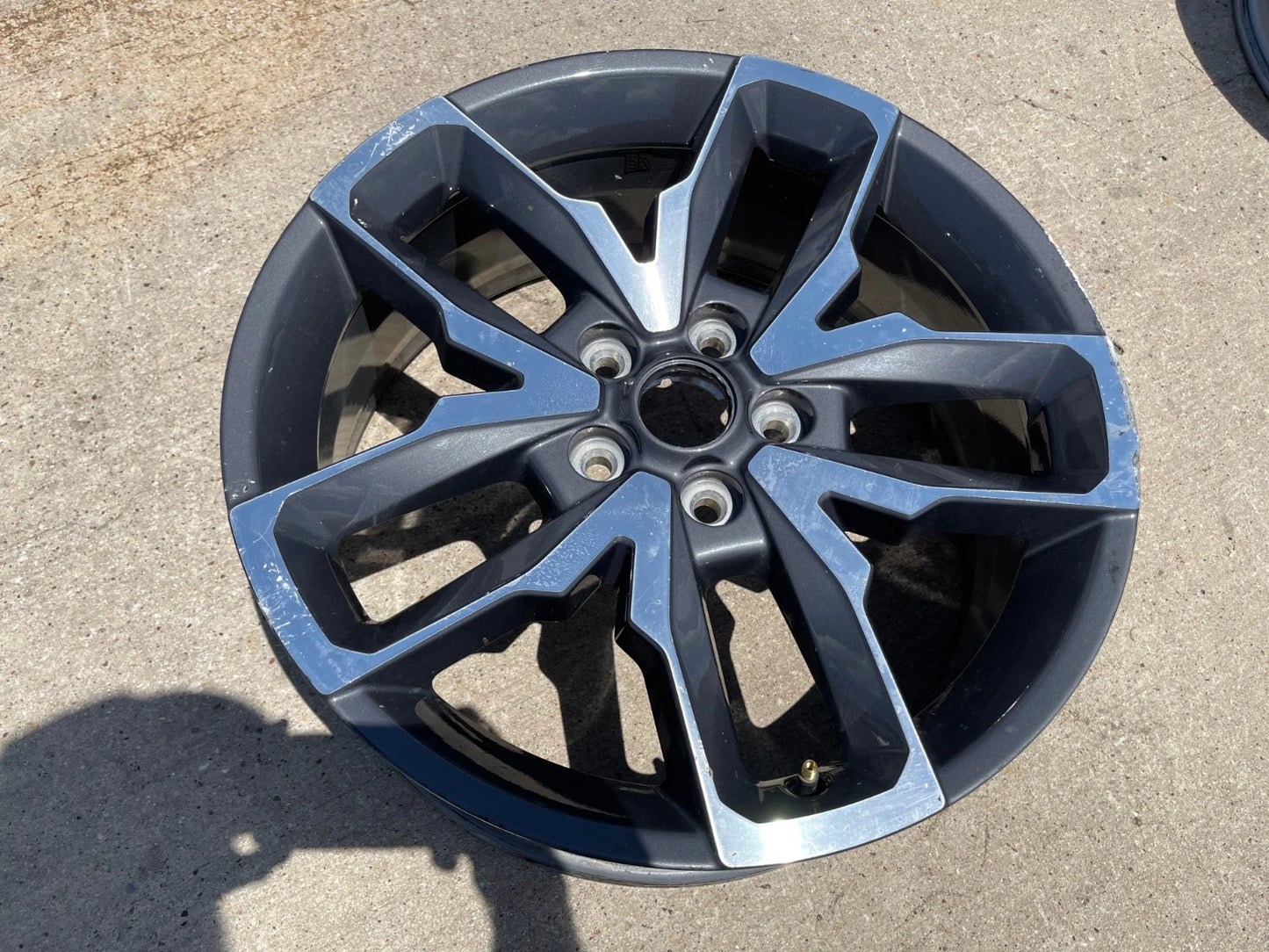 (1) 20" Jeep Wrangler Rubicon 4XE OEM 04755613AA wheel rim Gladiator 2024 2025