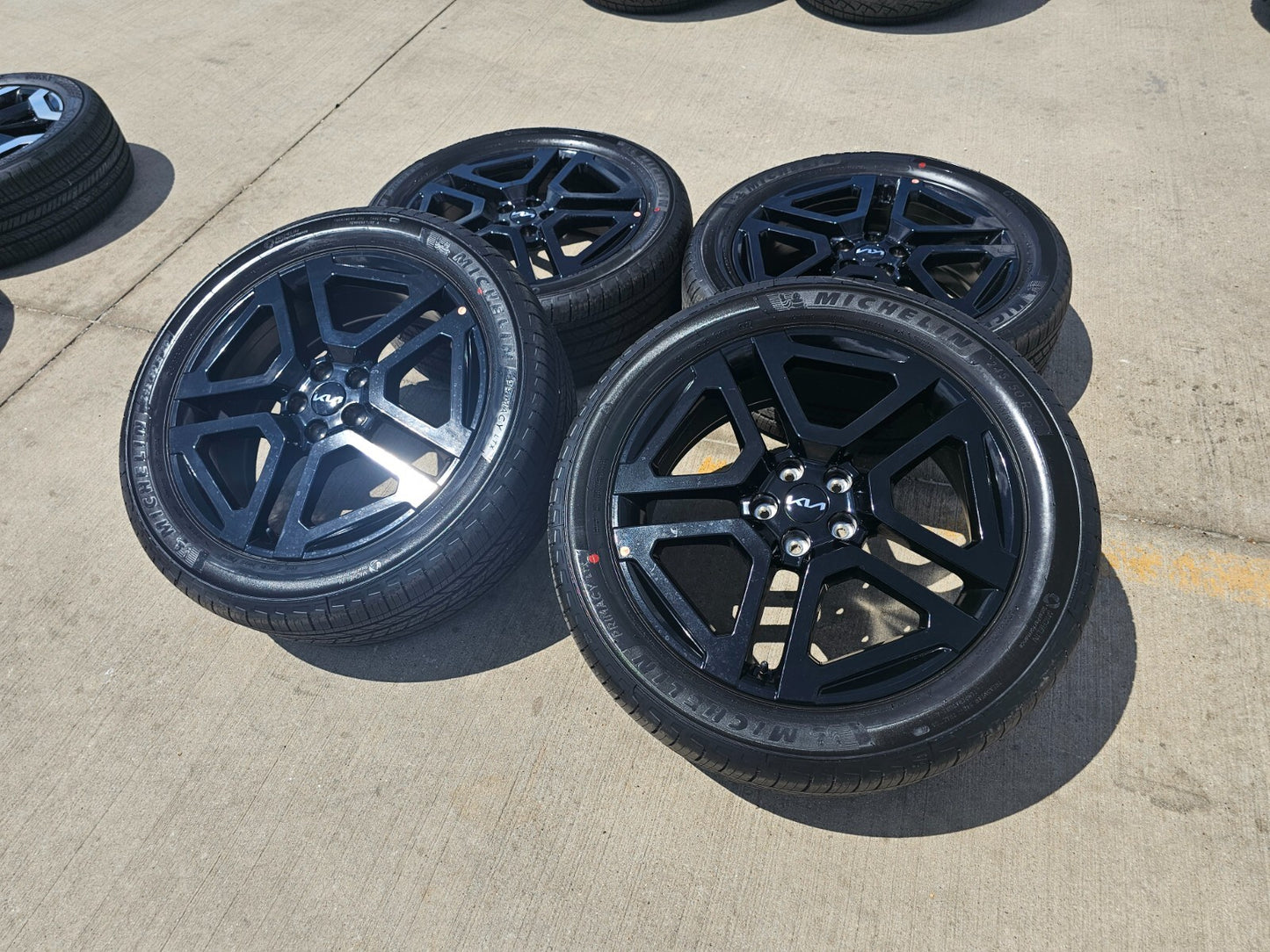 20" Kia Telluride Prestige X-PRO OEM wheels rims 74721 Sedona 2023 2024 2025 NEW