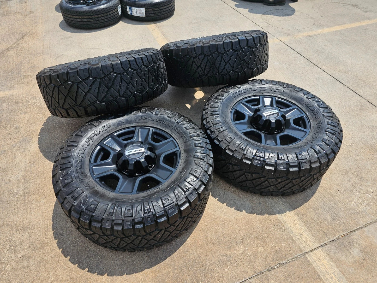 18" Ford F-250 F-350 TREMOR FX-4 OEM black wheels 10298 tires 35"