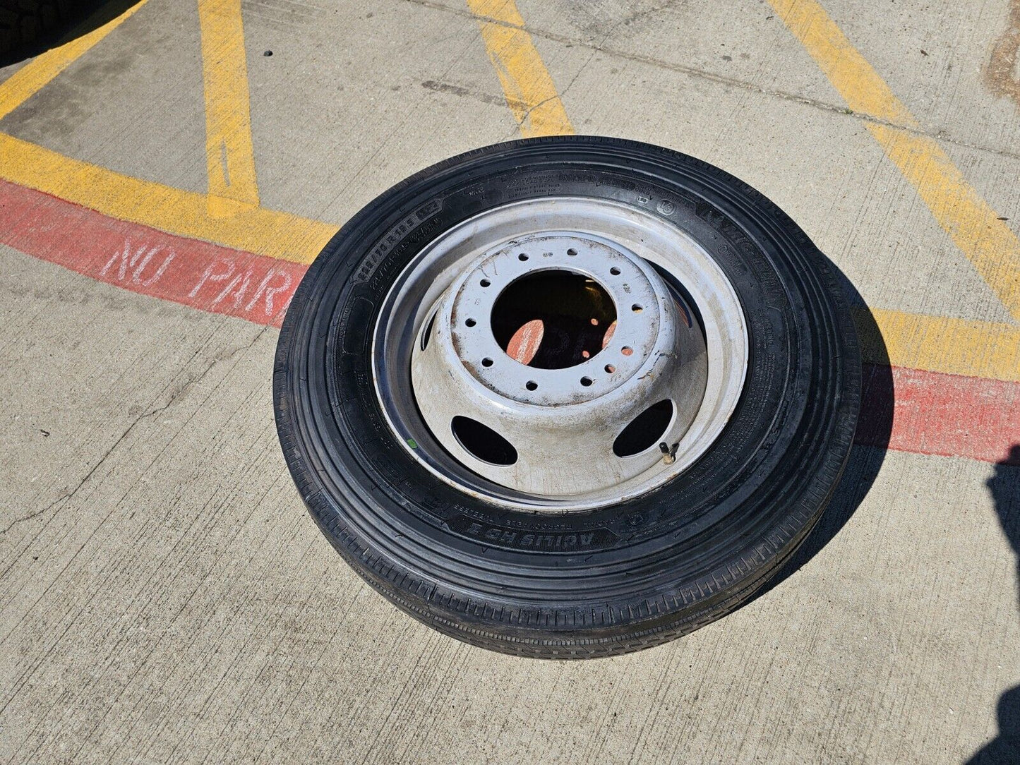 19.5" Ford F-450 Dually F-550 rim RAM 4500 OEM 10x225 spare MICHELIN NEW