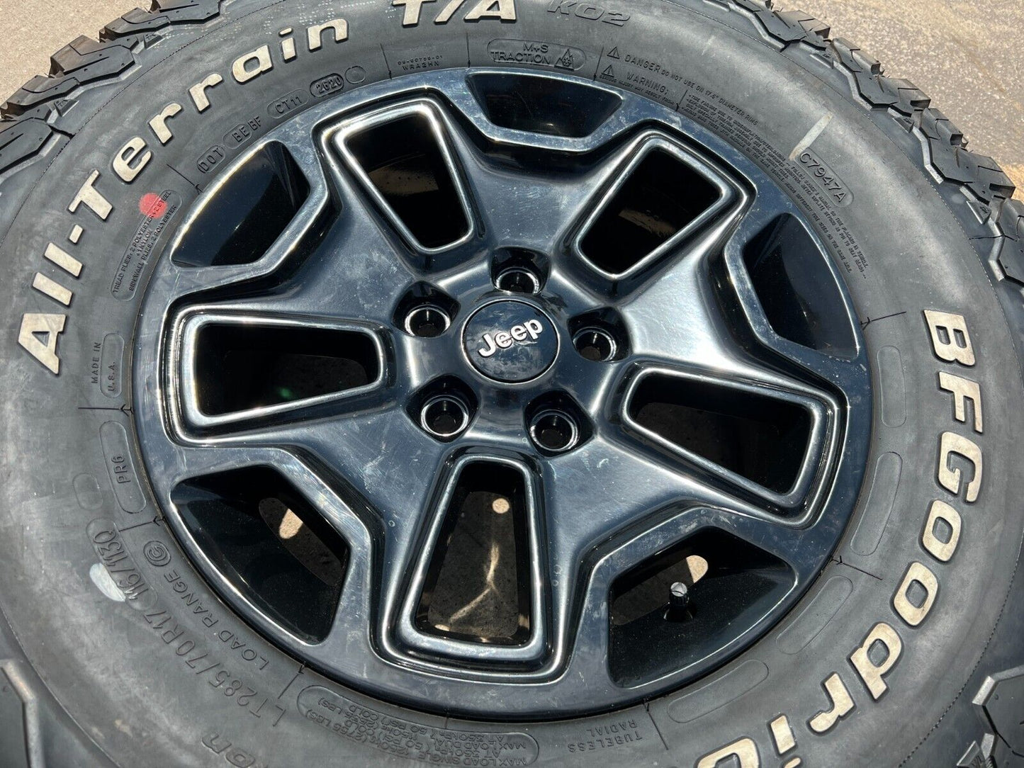 17" Jeep Wrangler OEM wheel rim SPARE 9118 tire spare BFG 33"