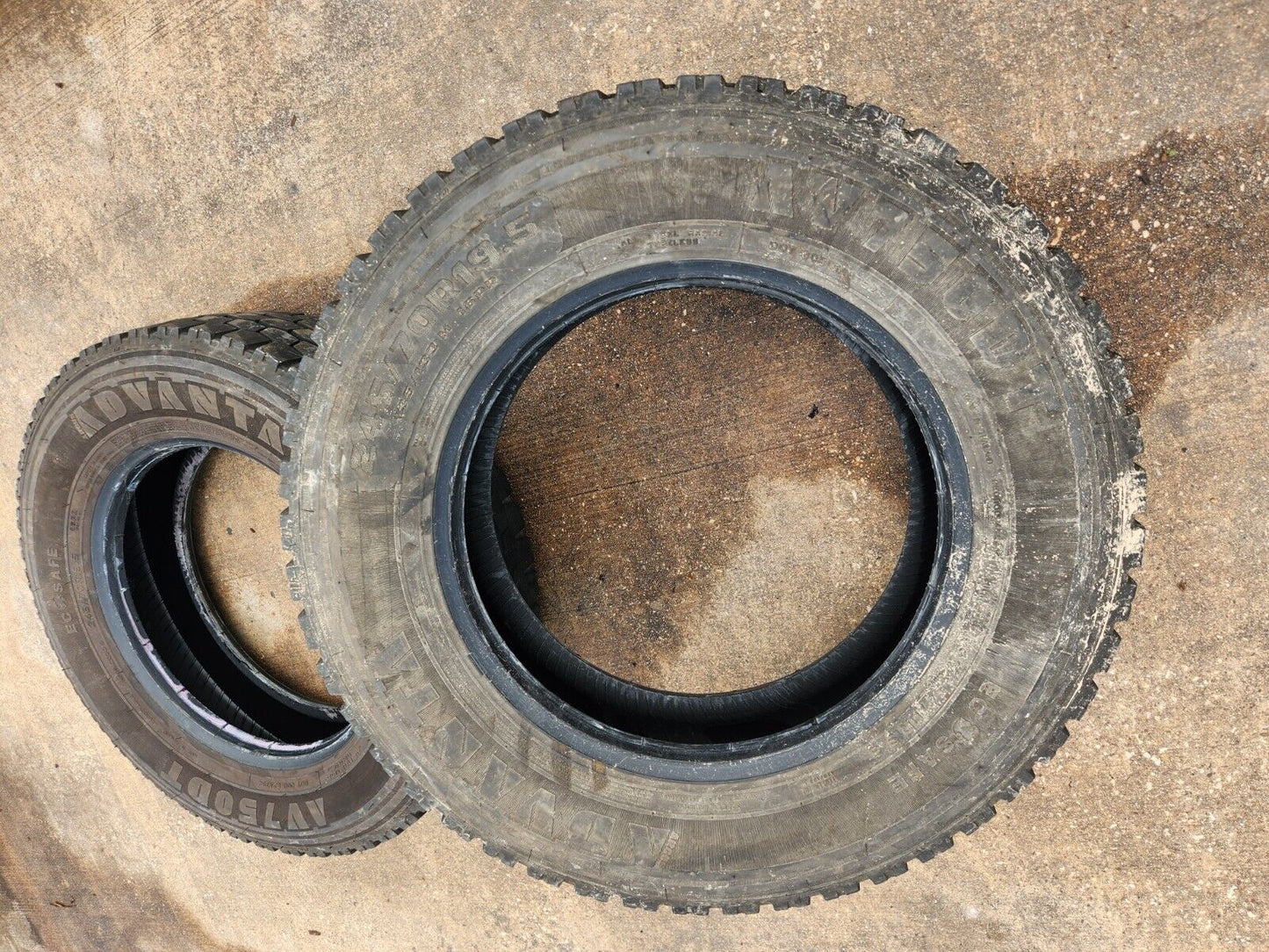 (1) 245/70/19.5 Advanta AV750 DT tire 133 / 135 M 245/70r19.5 LT 16 PLY
