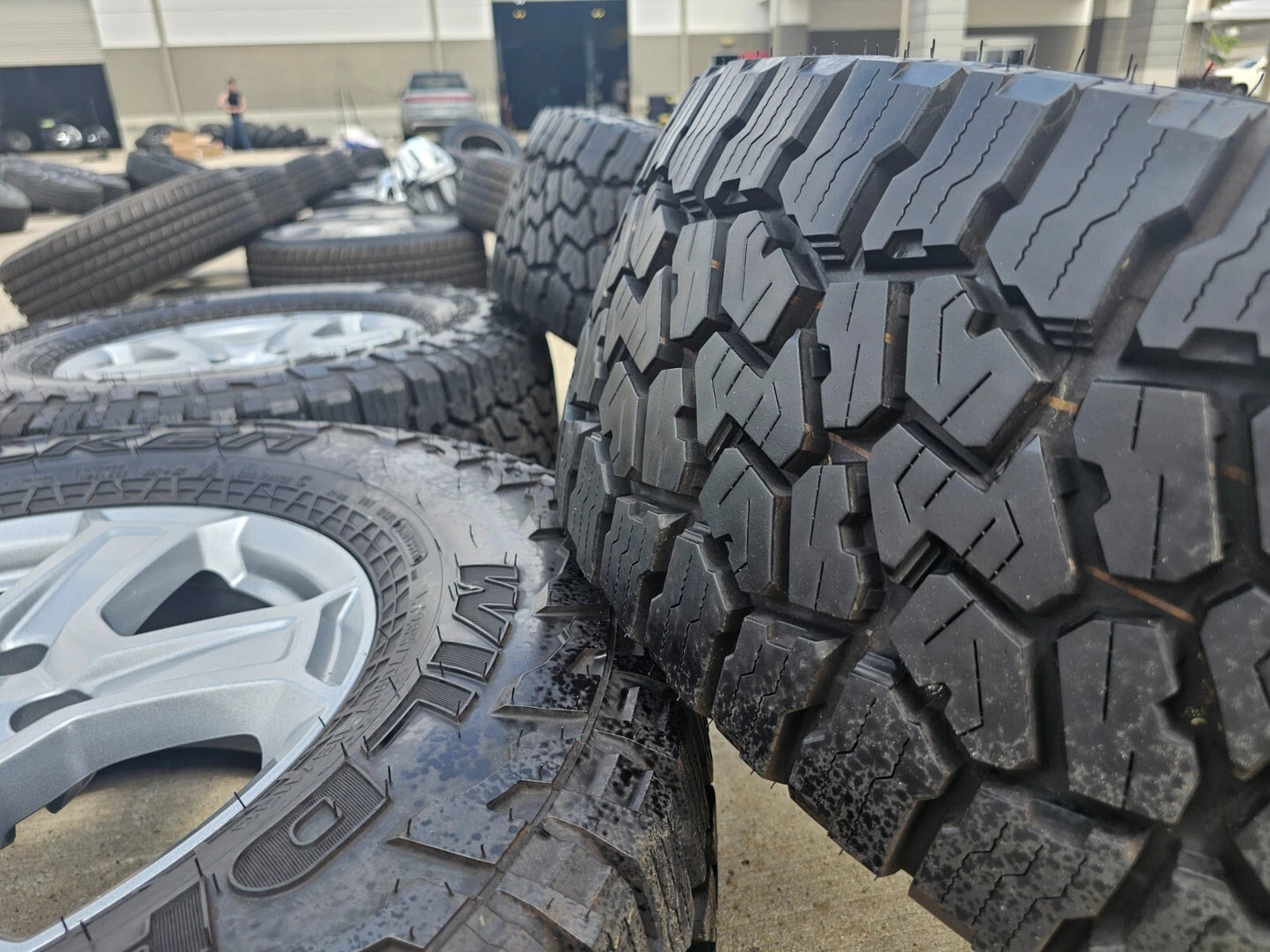 17" Jeep Wrangler Sport OEM wheels rims tires 9216 Gladiator