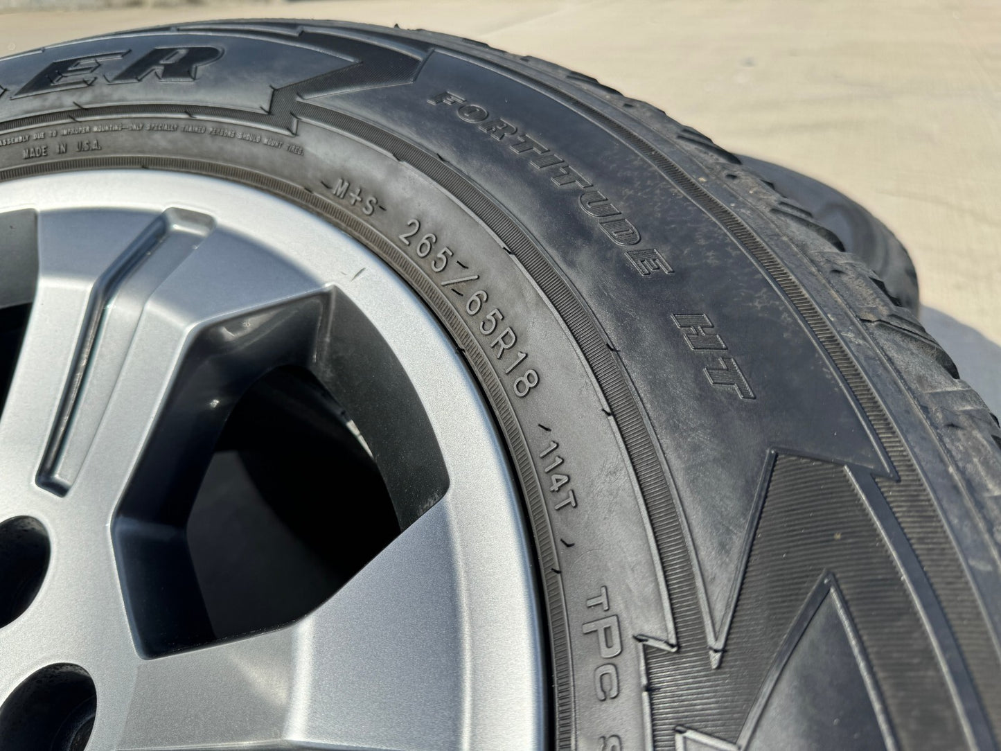 18" Chevy Tahoe Suburban GRAY Z71 OEM 5647 5753 wheels tires Silverado 1500