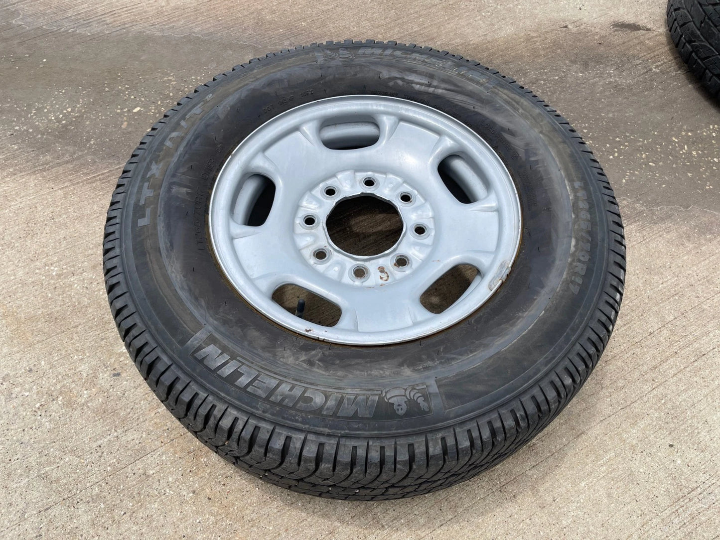 17" Chevy Silverado GMC Sierra 2500 OEM 8095 wheel rim MICHELIN LTX A/T2
