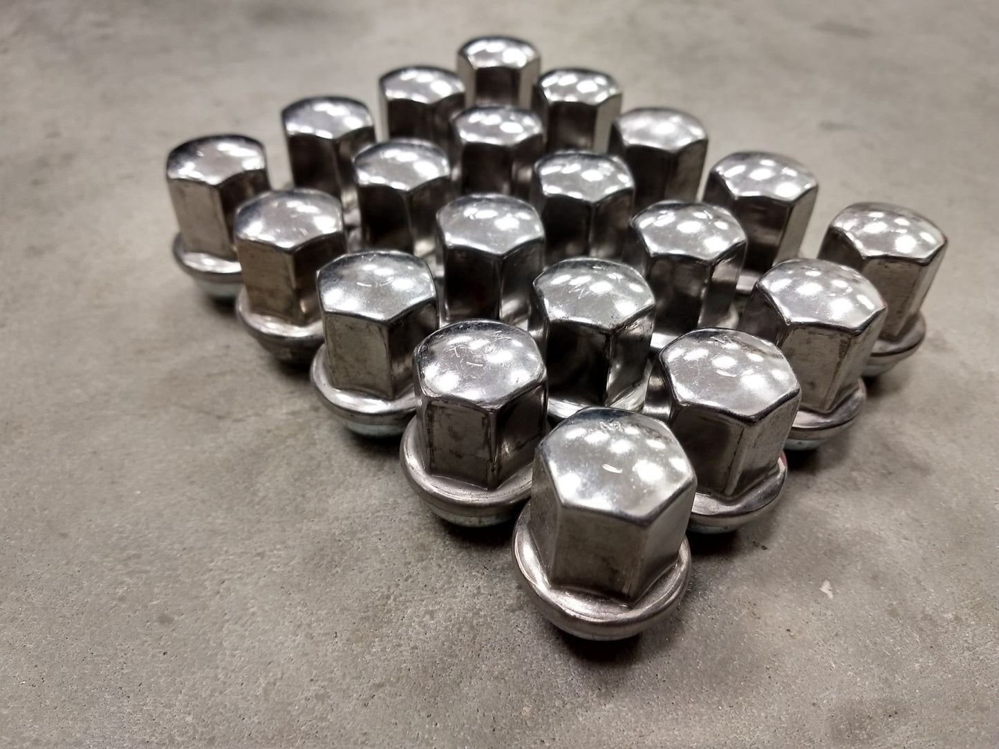 (20) 14x1.5 OEM Dodge RAM 1500 Charger Challenger SRT lug nuts polished OE
