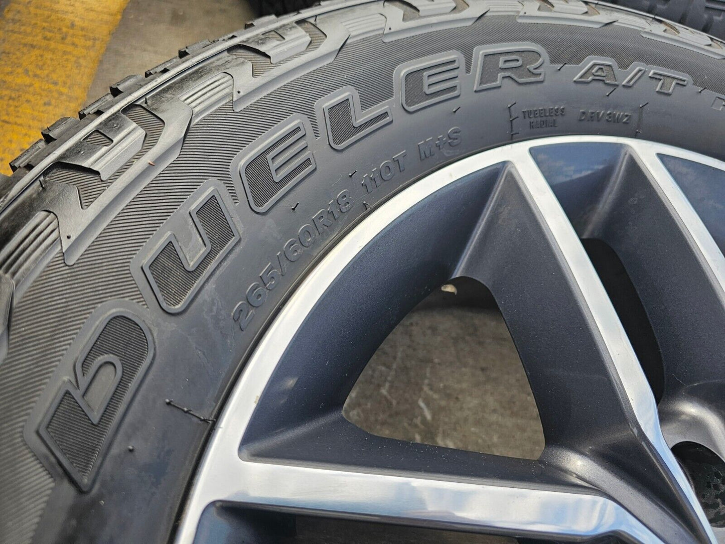 18" Jeep Grand Cherokee Durango OEM 9164 LIMITED wheels rims tires