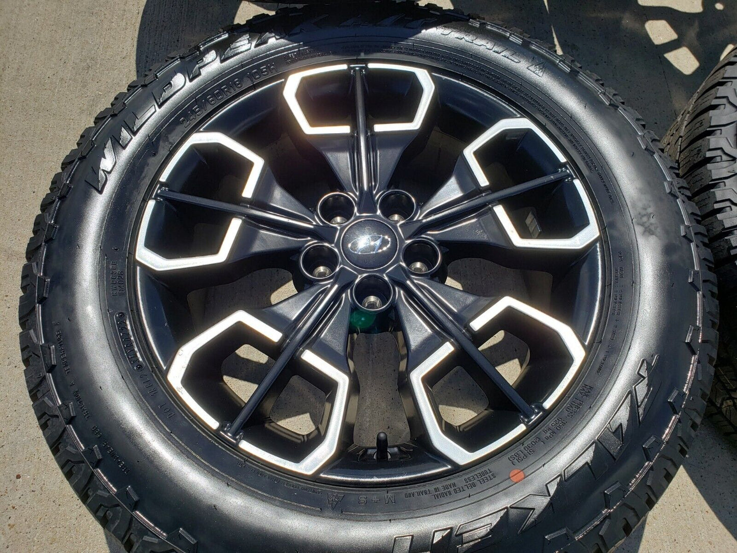 18" Hyundai Santa Cruz OEM wheels rims 95231 180411 Black 2023 2024 2025 A/T NEW