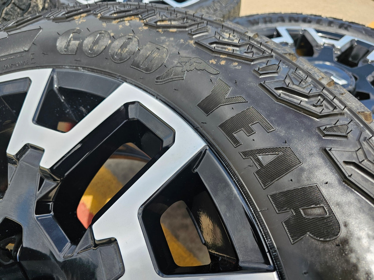 22" Chevy Silverado GMC Sierra 2500 OEM wheels rims A/T tires 2024 2025 NEW