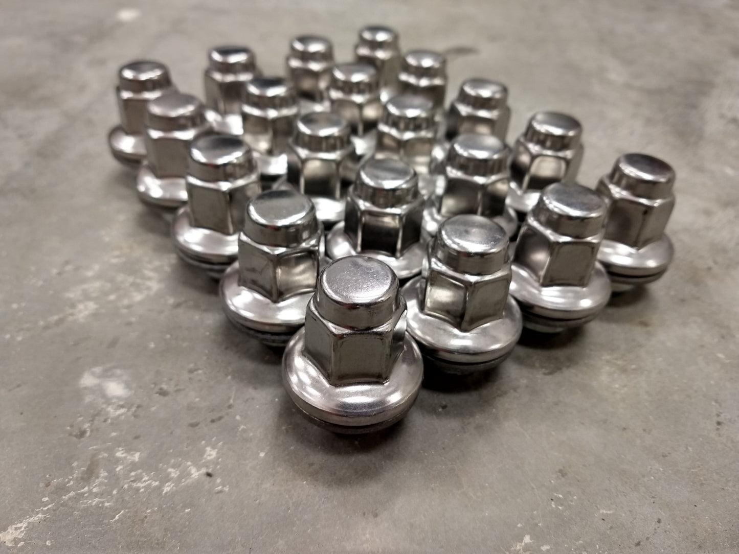 20) 14x1.5 OEM Toyota Tundra lug nuts washer polished LX570 Sequoia Land Cruiser