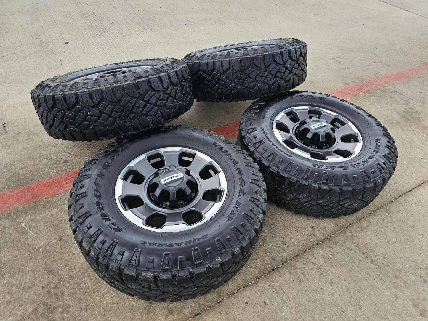18" Ford F-250 F-350 OEM TREMOR 10482 rims wheels tires 35" GOODYEAR DURATRAC