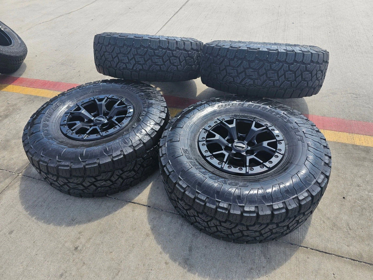 17" Ford F-150 Raptor OEM BEADLOCK 10460 rims wheels tires 37" TOYO