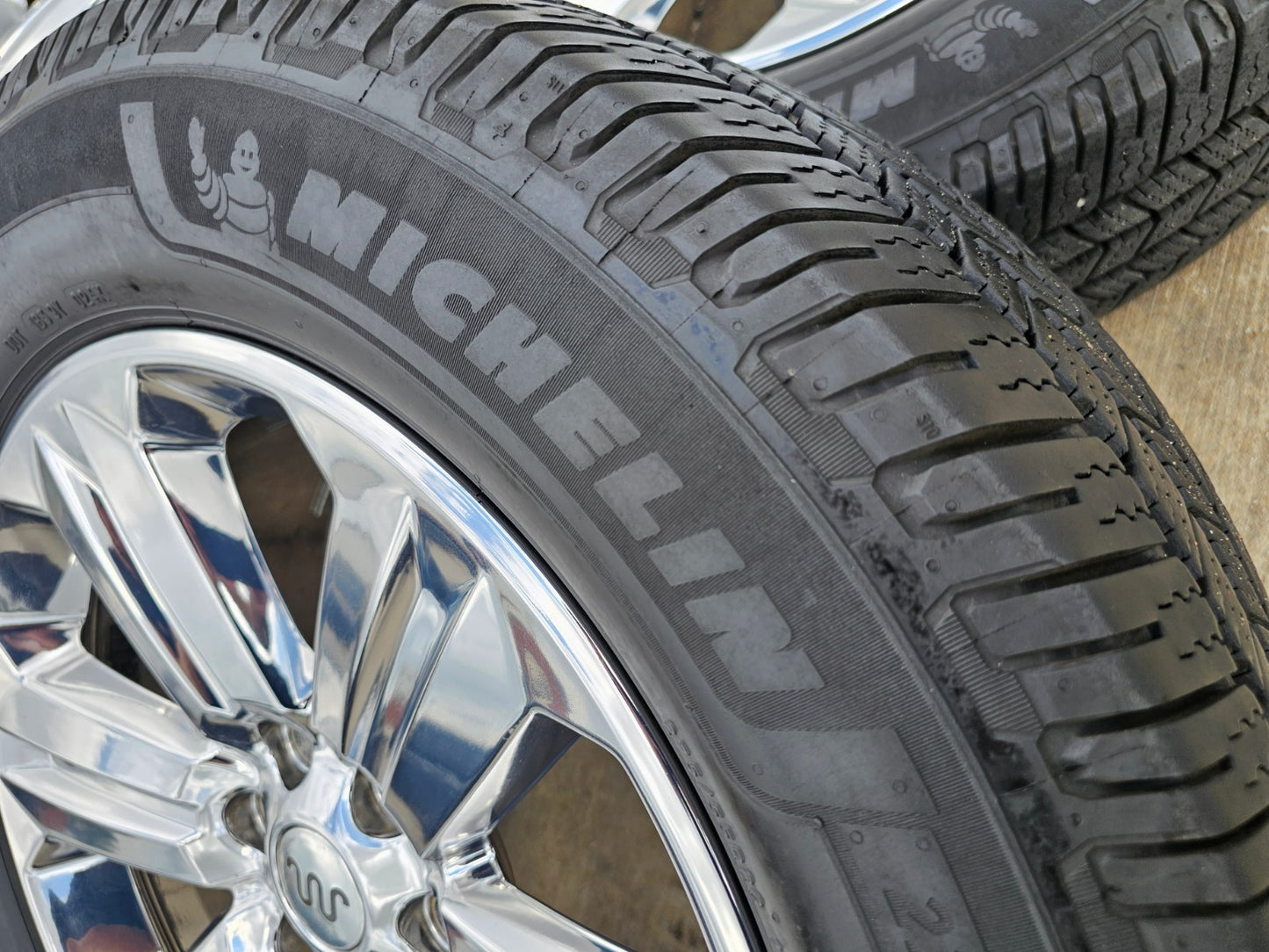 20" Ford F-150 Expedition OEM Lariat rims wheels 10171 tires CHROME MICHELIN