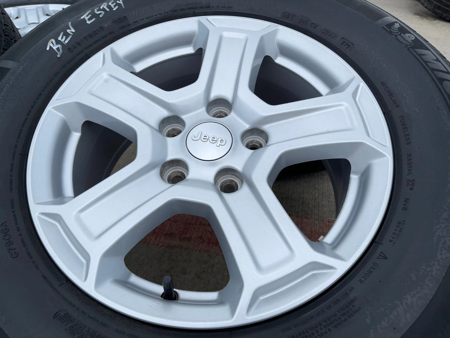 17" Jeep Wrangler Rubicon OEM wheels rims 9216 Gladiator tires MICHELIN